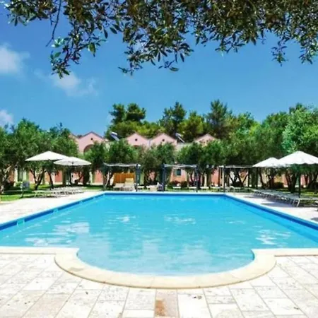Family Village Otranto אלימיני