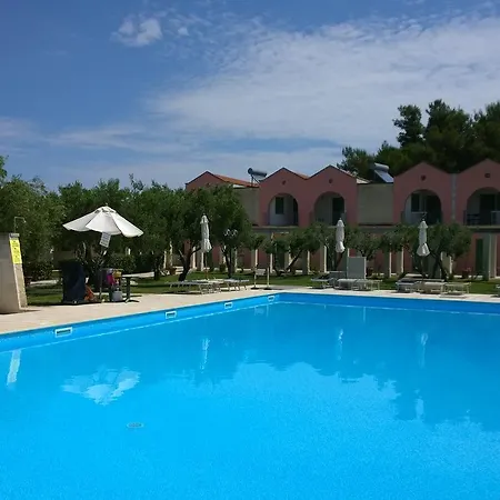 Family Village Otranto 4* אלימיני