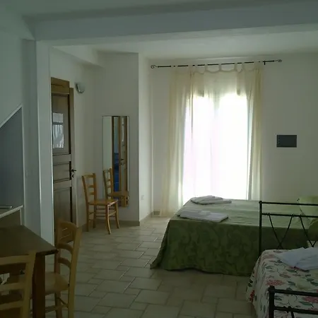 Family Village Otranto 4* אלימיני