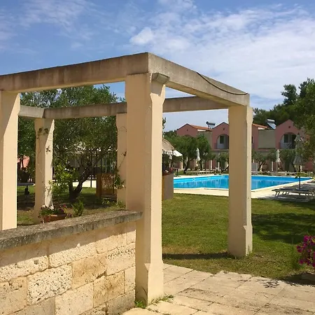 Family Village Otranto אתר נופש 4*