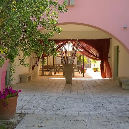 Family Village Otranto אלימיני