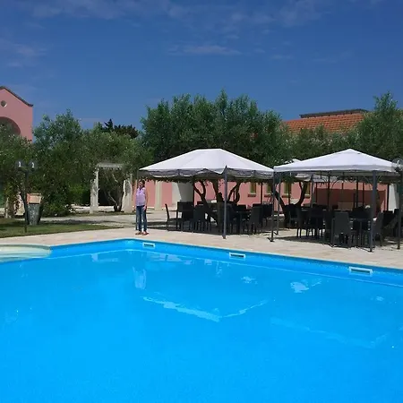 Family Village Otranto אלימיני